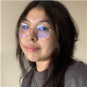 Profesora de inglés imparte clases a niños/as de infantil y primaria / Y si lo necesitan apoyo escolar